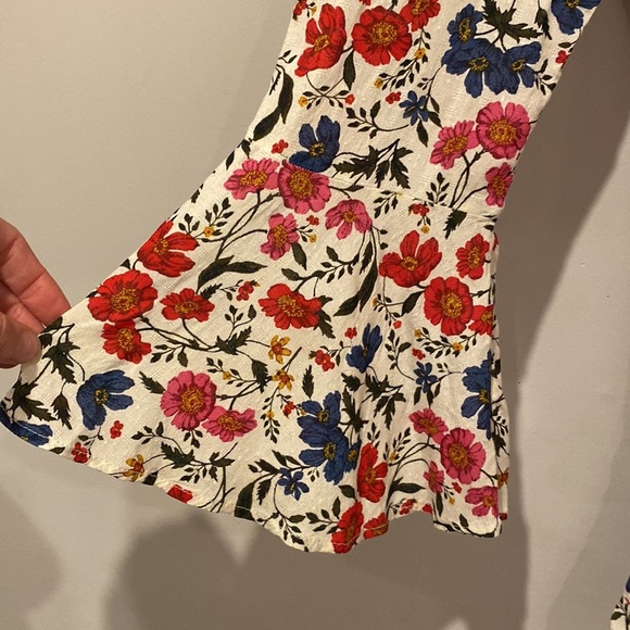 American Eagle Floral Bell Sleeve Romper - Picture 4 of 6